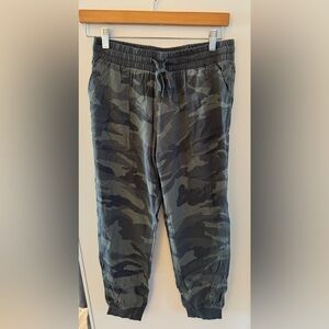 Camo leisure pants